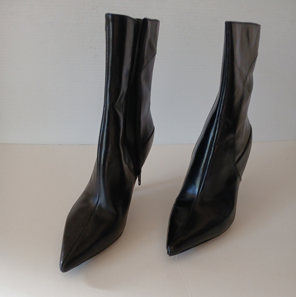 Nine West Black Leather Calf Bootie